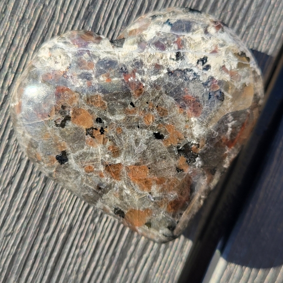 Heart-Shaped Yooperlite UV Reactive - Picture 2 of 5